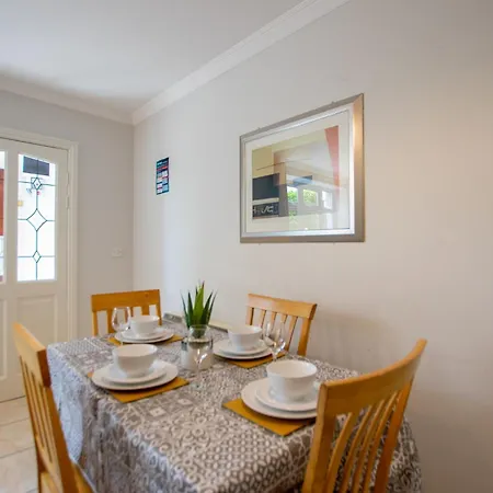 Apartmán 132 - Comfortable 2 Bed - Great Location With Parking