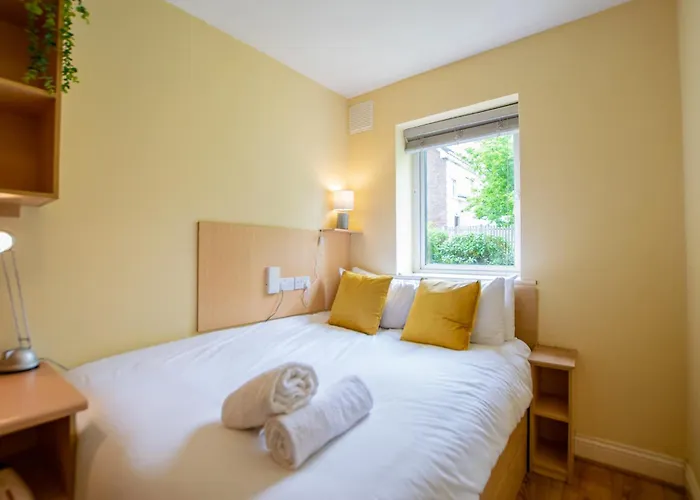 132 - Spacious With Parking Apartment Galway