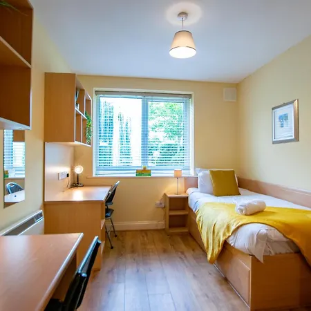 132 - Spacious With Parking