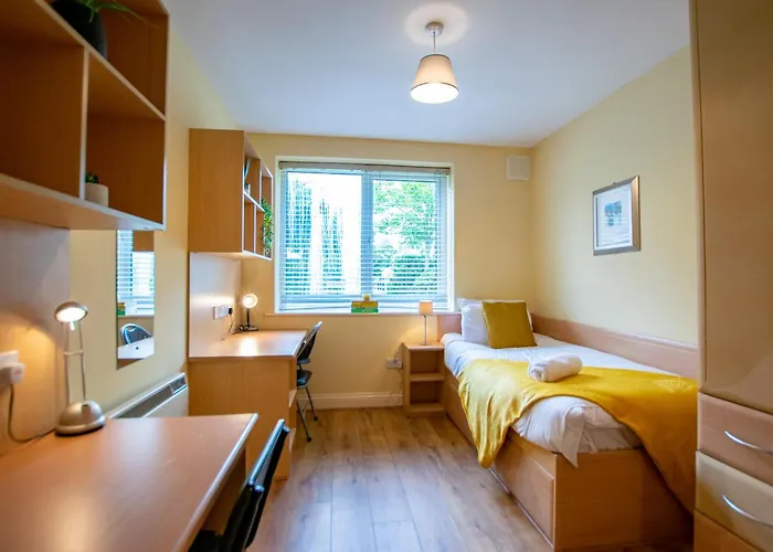 132 - Spacious With Parking