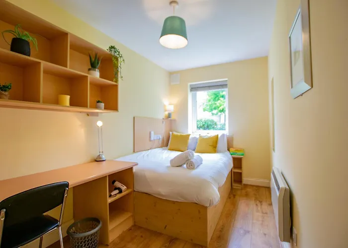 132 - Spacious With Parking *