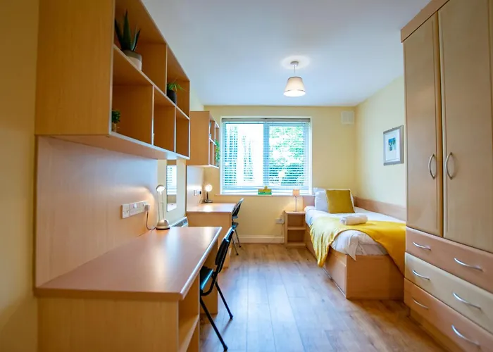 132 - Spacious With Parking *