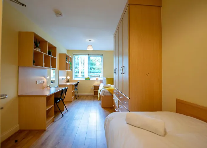 132 - Spacious With Parking *